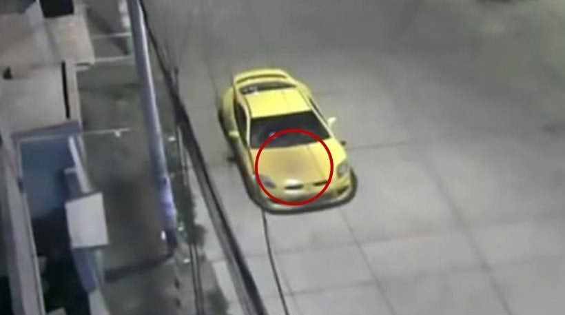 Βίντεο: Το φάντασμα των Χριστουγέννων «συλλαμβάνει» νεαρούς που πίνουν αλκοόλ σε αυτοκίνητο!